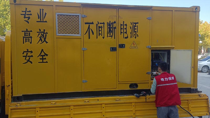 盘龙柴油发电机组和UPS电源配合使用时，如何避免切换过程中的电力中断？